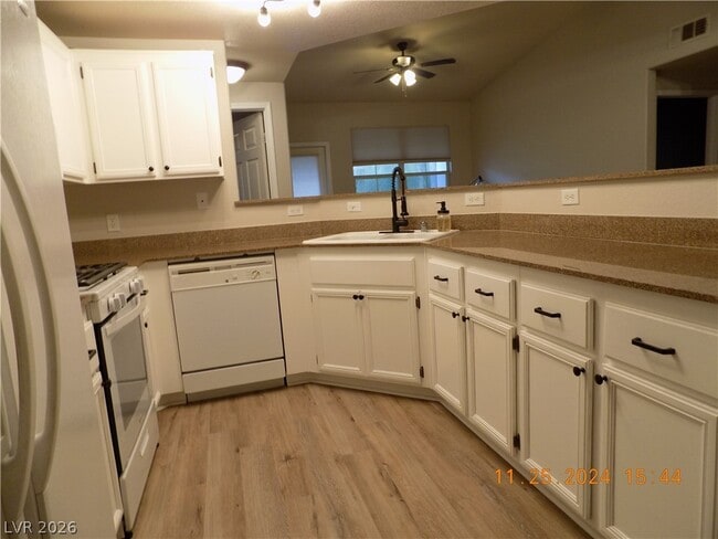 Photo - 9975 Peace Way Unidad 2145