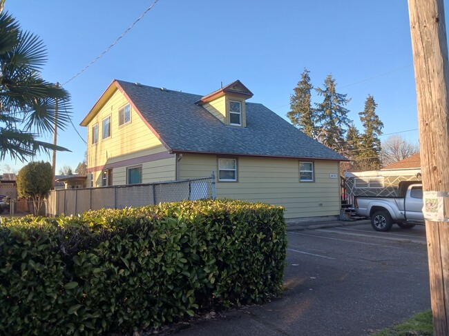 Building Photo - 365 14th St SE Unit 365