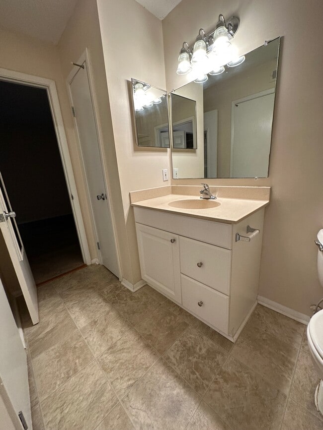 Photo - 401 N Cromwell Rd