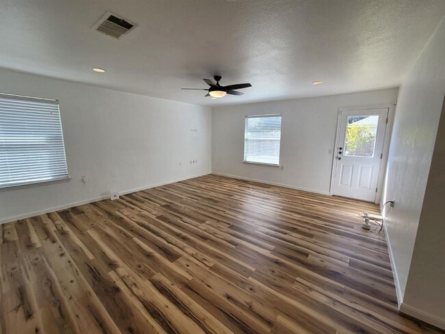 Photo - 707 Windledge Dr