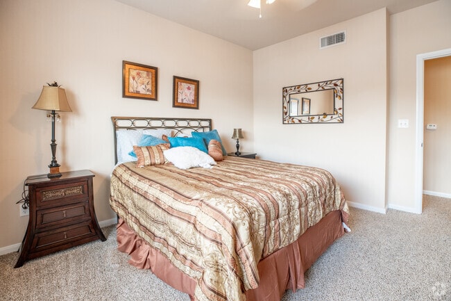 2BR, 2BA - 1150 SF - River Valley Apartments