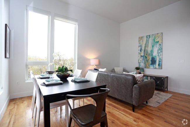 1BR, 1BA - 588 SF - The Economist