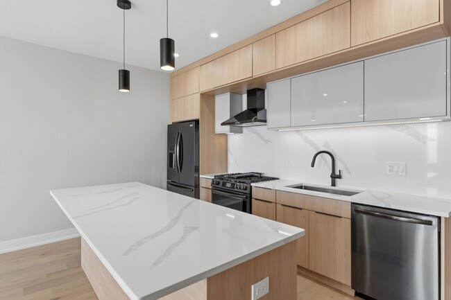 Photo - 7516 N Eastlake Terrace Unit 1