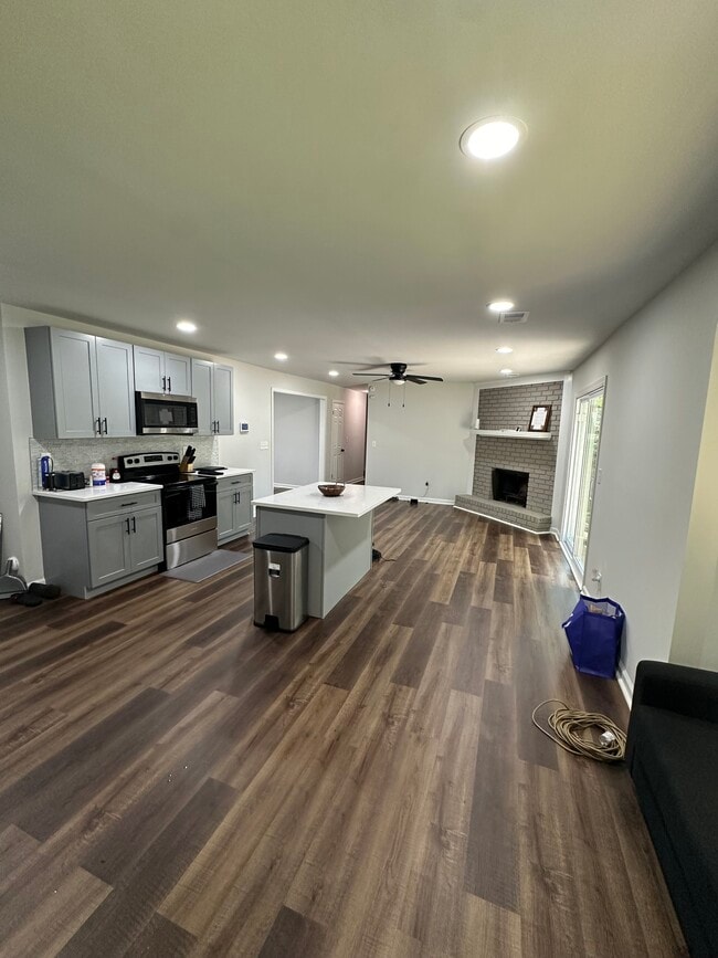 Sun room - 2048 Quilt Ct