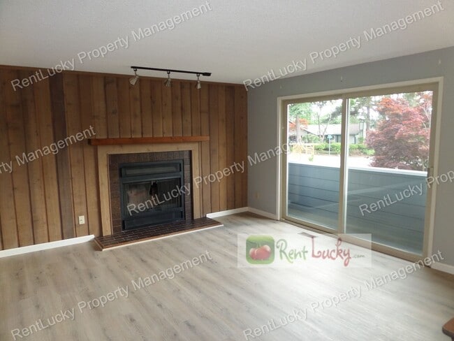 Photo - Wonderful & Updated 3-Bedroom Home w/Custom Chicken Coop in Redmond FOR RENT!!