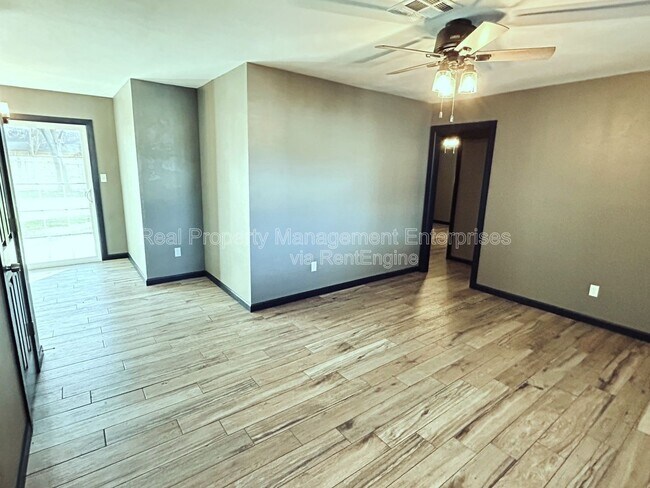 Photo - 2114 Allenhurst St