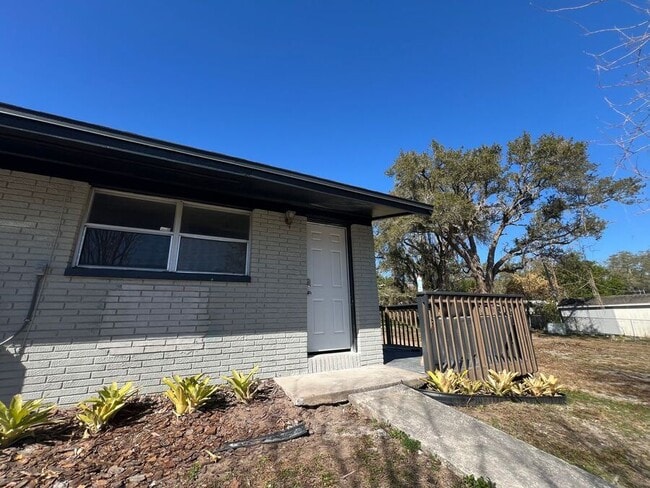 Building Photo - 9316 Grandfield Rd Unit B