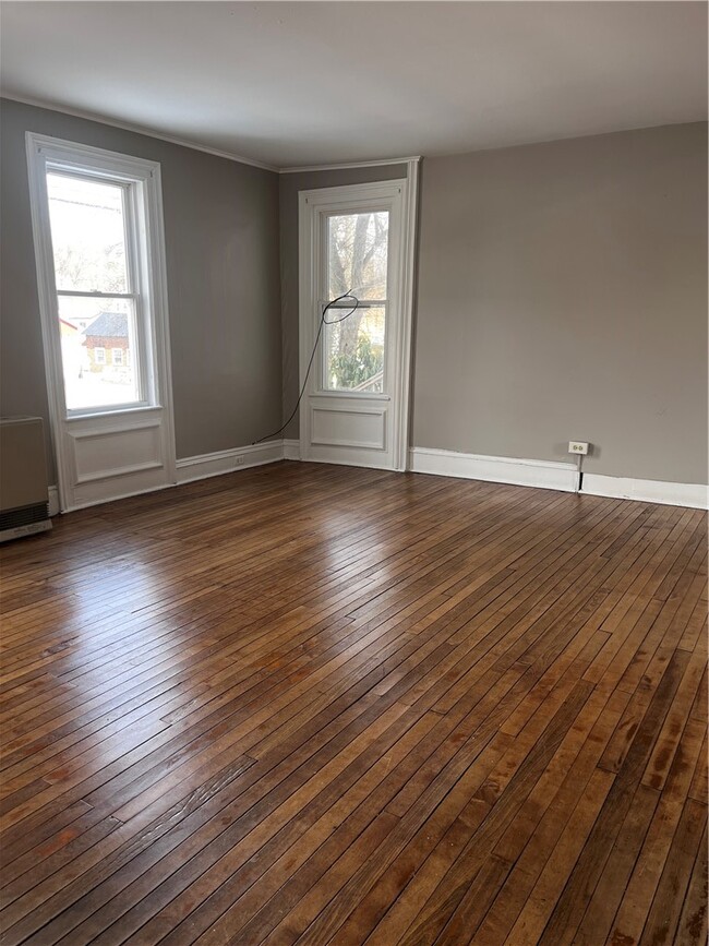 Photo - 114 E Main St