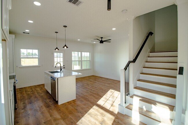 Photo - 1407 Odd Fellow St