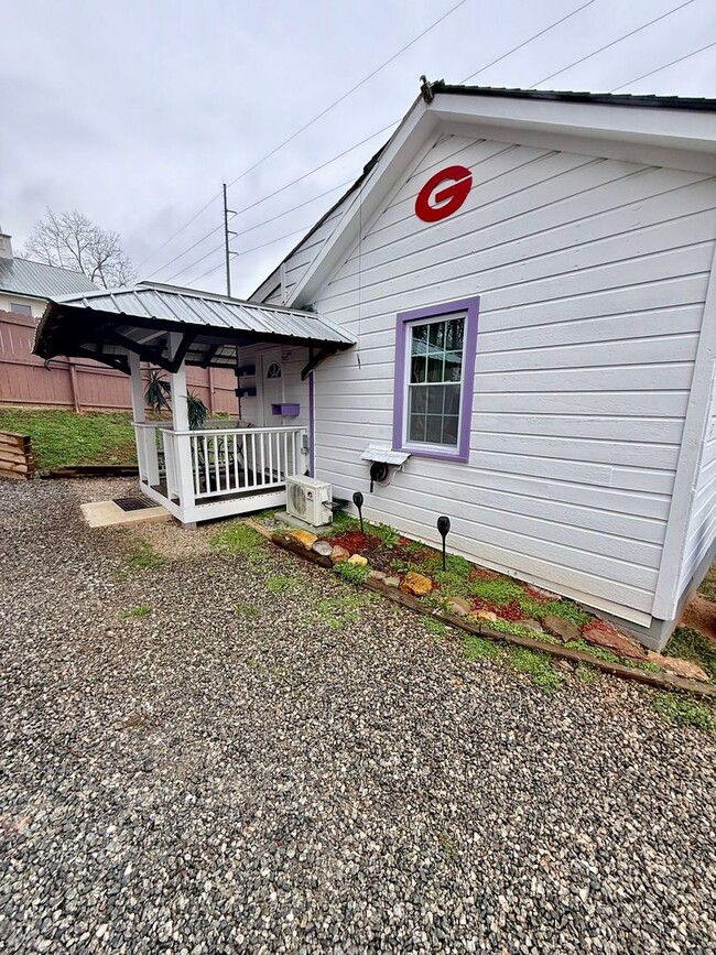 Building Photo - 224 S Peter St Unit S Peter 224 - B