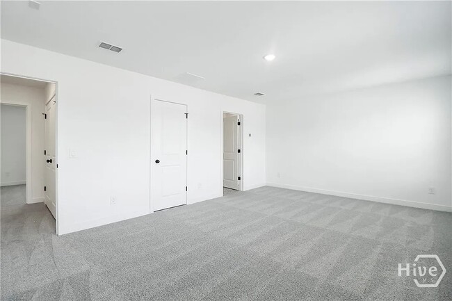 Photo - 176 Kingswood Cir