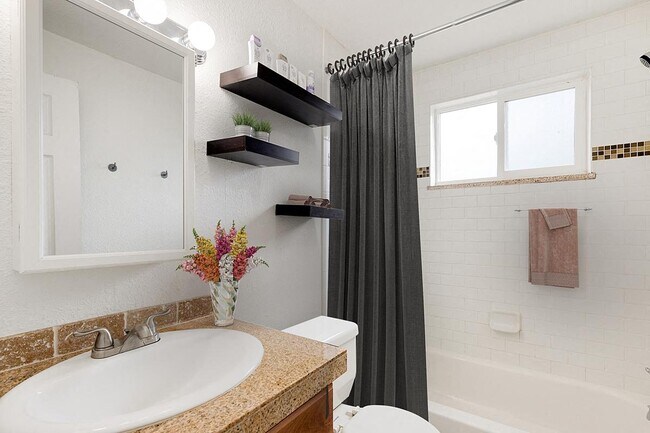 Photo - 1245 Corona Street