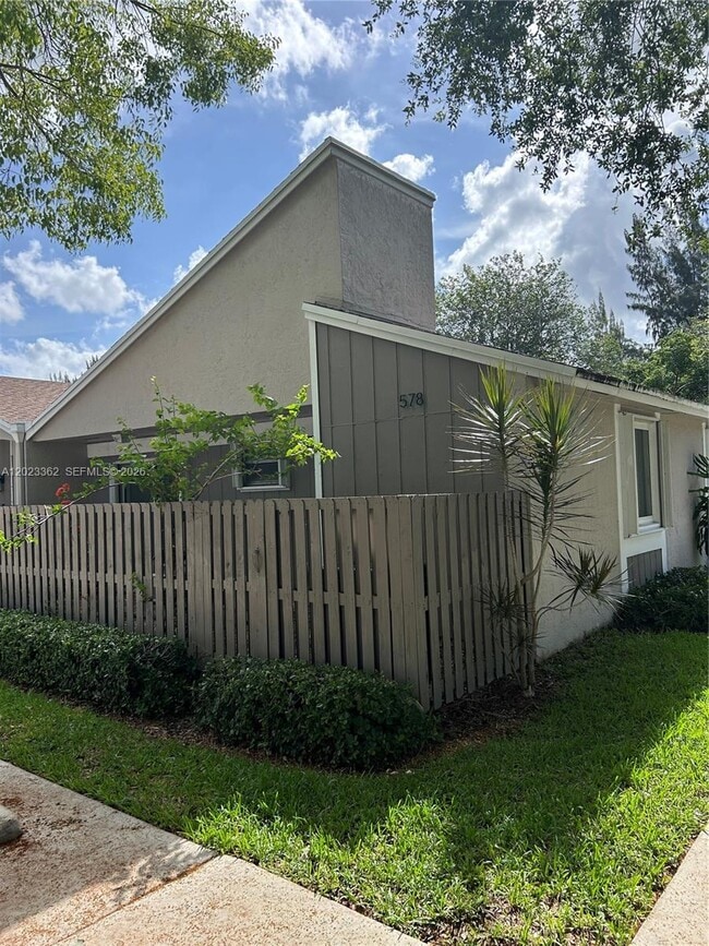 Building Photo - 578 Woodgate Cir