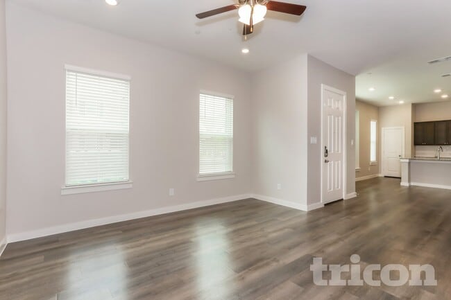 Photo - 1029 Fallgate Dr