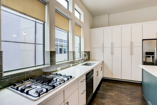 Building Photo - 2106 Colorado St Rental