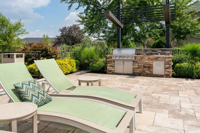 Outdoor Kitchen with Gas Grills