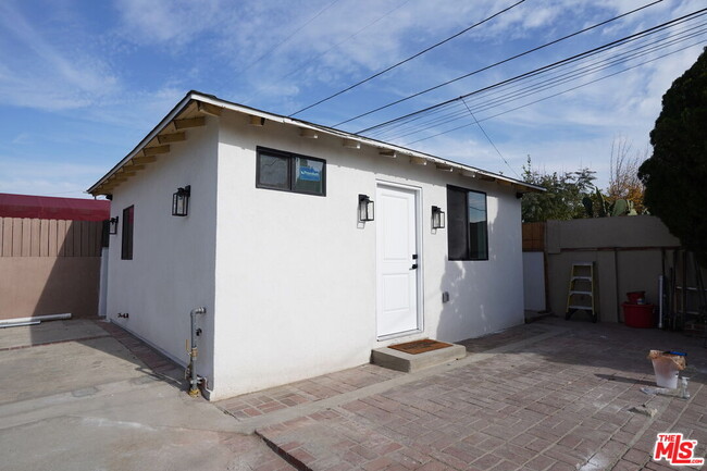 Building Photo - 8830 Moonbeam Ave Rental