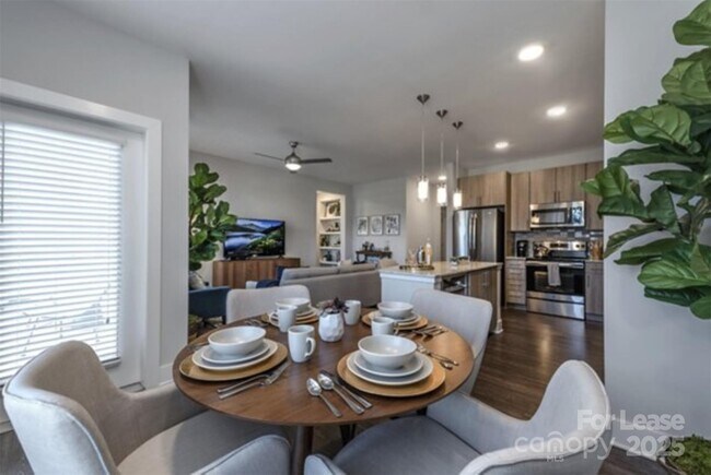 Photo - 4840 Randolph Rd Unidad 3101