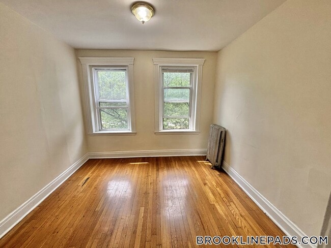 Photo - 352 Riverway Unidad 8