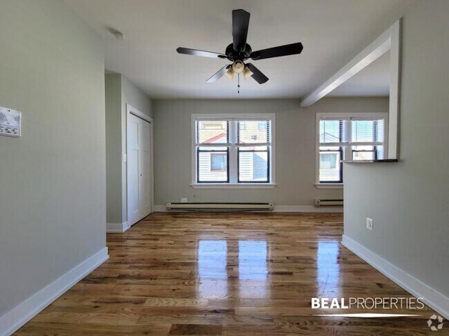 Building Photo - 0 bedroom in CHICAGO IL 60657 Unit 42 Rental