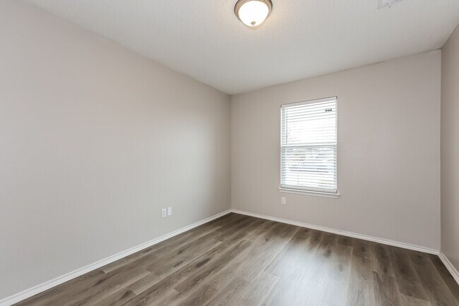 Photo - 109 Clover Leaf Ln