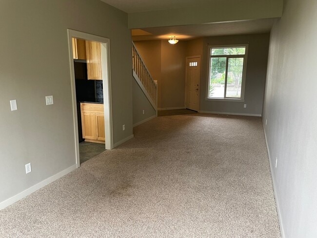 Photo - 2175 Mayfly St