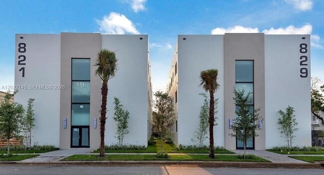Building Photo - 821 SW 18th Ave Unit 201