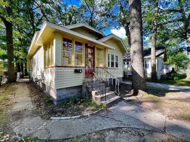 Photo - 1183 Emerson Ave
