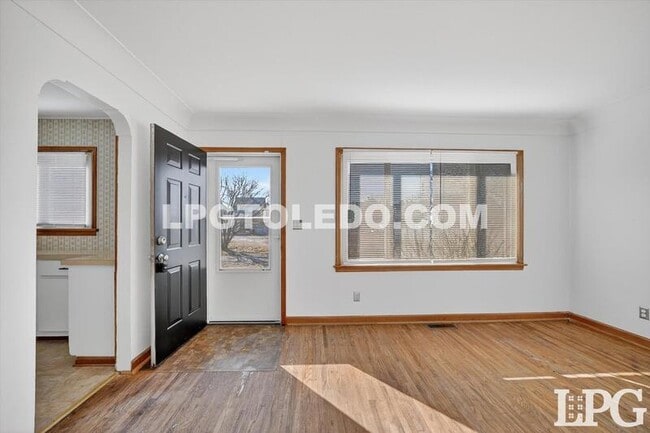 Photo - 1525 Akron St