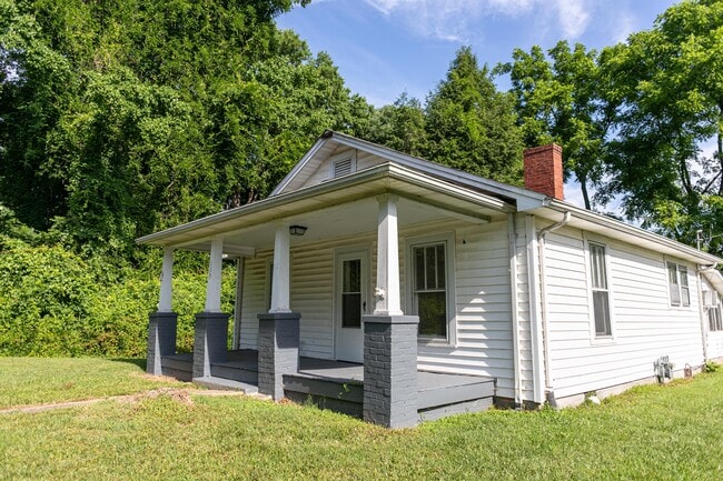 Building Photo - 115 E Parker Rd