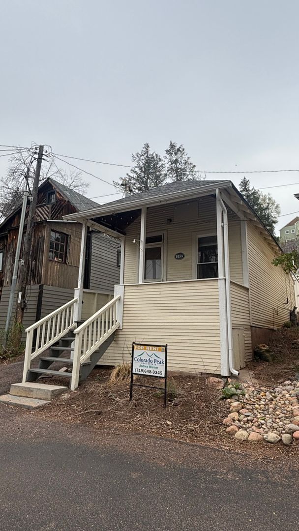 Building Photo - 103 Ruxton Ave Unit A