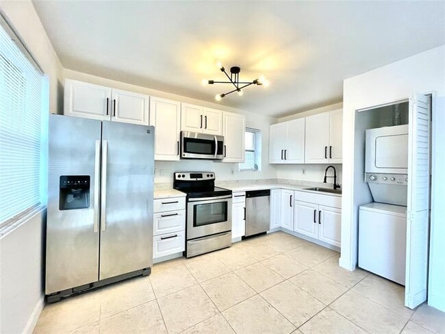 Building Photo - 4071 N Dixie Hwy Unit 20 Rental