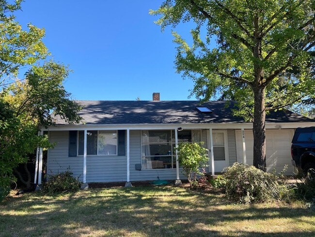 Building Photo - 224 NE 127th Ave