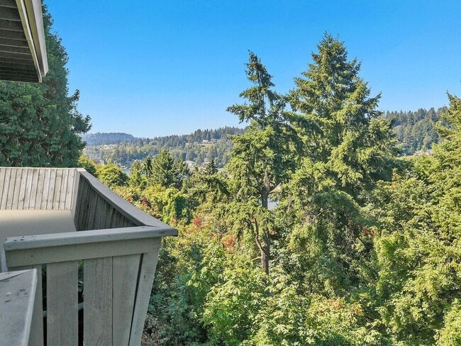 View From Patio River Cliff Apartments Milwaukie Oregon - River Cliff Apartments