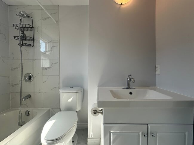 Photo - Adelaide Ave W - Lower Unité 2