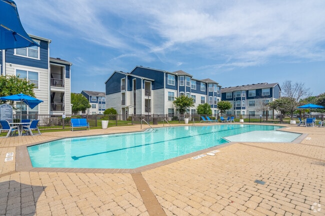 Building Photo - Towne West Rental