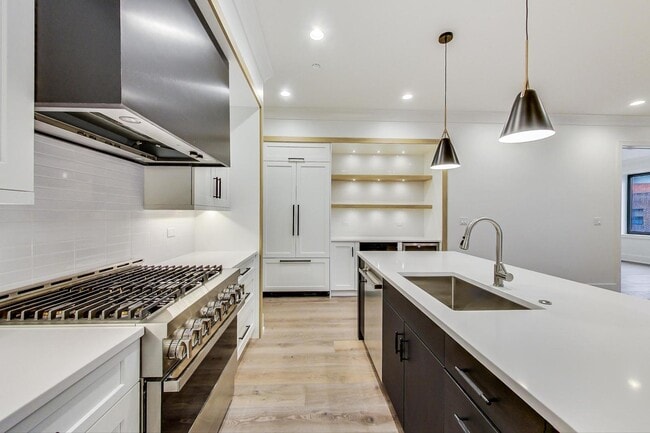 Photo - 4920 N Lincoln Ave Unit 4N