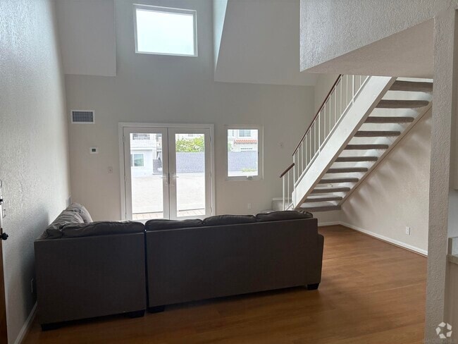 Building Photo - 374 Orange Ave Unit E Rental