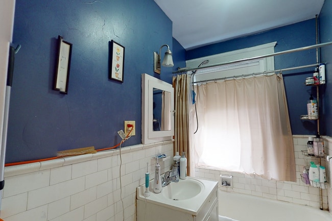 Photo - 3 Gray Gdns W Unit 2