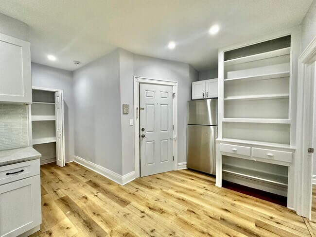 Photo - 160 Van Nostrand Ave Unidad 1