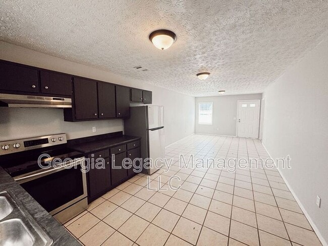 Photo - 896 Campbell St