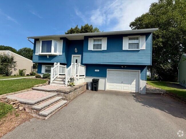 Building Photo - 5526 Taormina Dr Rental