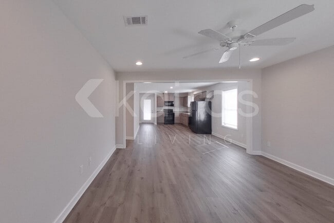Photo - 1396 Maxwell Cir