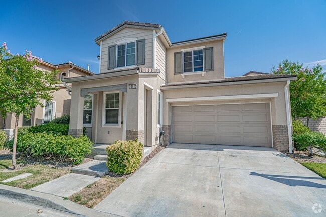 Building Photo - Stunning 3-Bedroom Home with Resort-Style ...