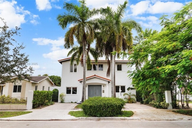 Building Photo - 527 SW 20th Rd