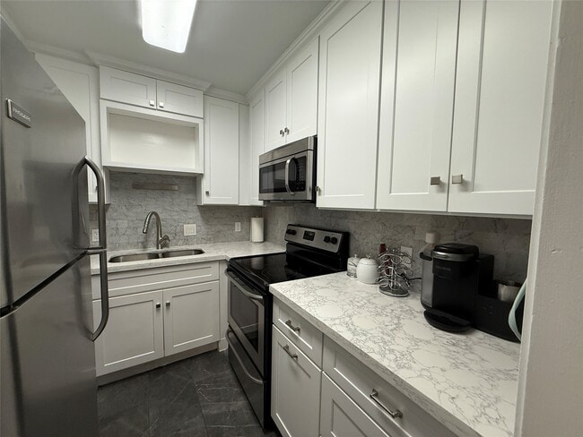 Building Photo - 2601 Bellefontaine Unit B114 Rental
