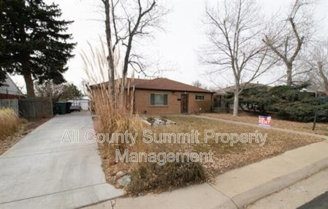 Building Photo - 9001 Hickory Pl