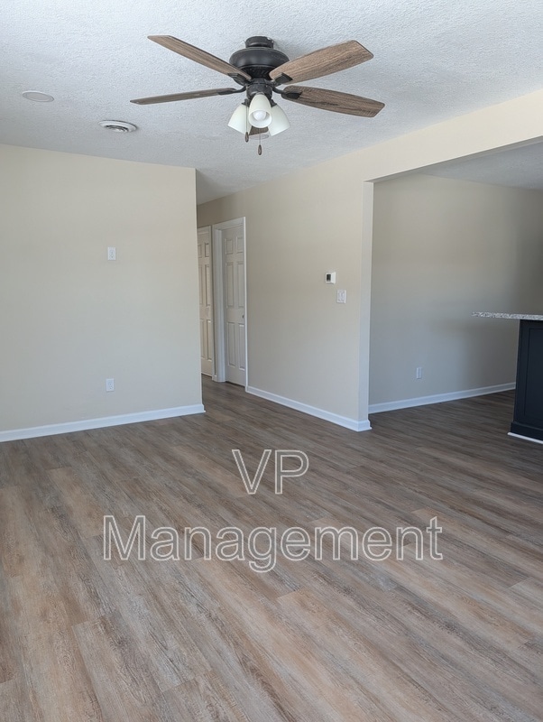 Photo - 6904 N Pine St