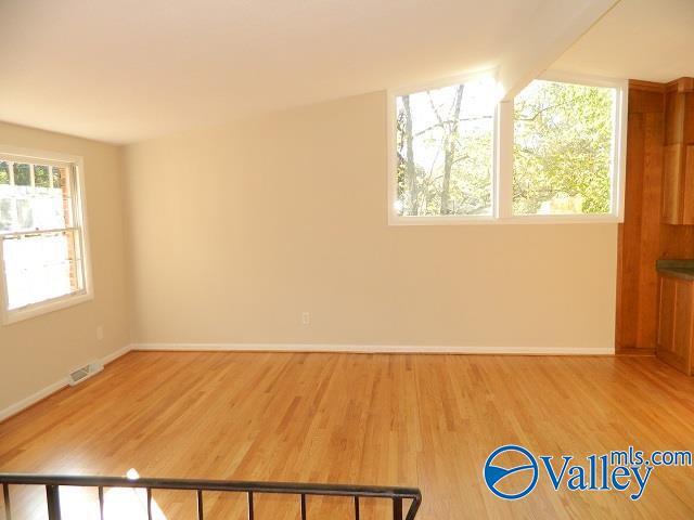 Photo - 920 Sommerset Rd SE