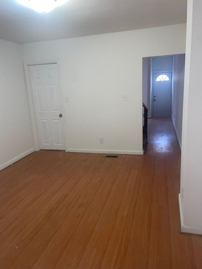 Photo - 2432 Etting St